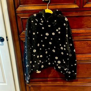 Girl’s crop charcoal with daises sweatshirt